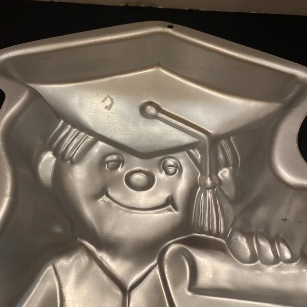 Wilton Proud Graduated Cake aluminum cake pan graduation 16x9”